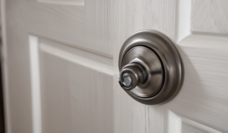 Is it Possible to Spray Paint Door Knobs?