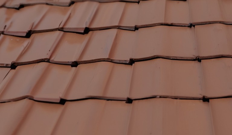 Choosing the Right Paint Colors to Complement a Brown Roof